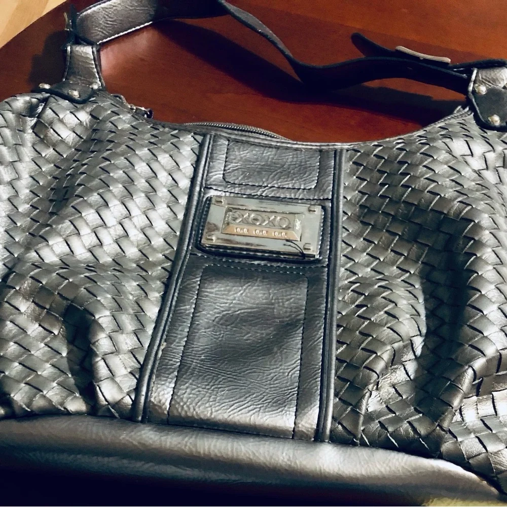 XOXO Silver Woven Hobo Bag in  basket weave zip top 10x14 NWOT